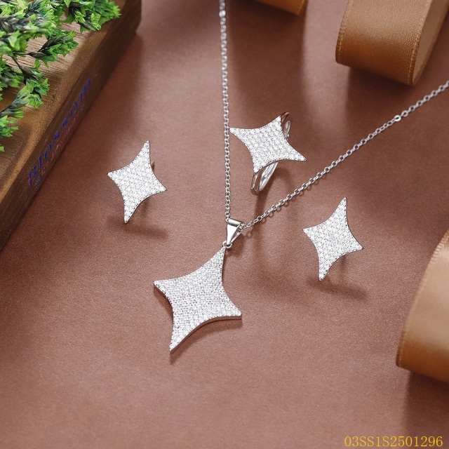 طقم قلادة من الفضة الإسترليني عيار 925 مرصعة بالزركون