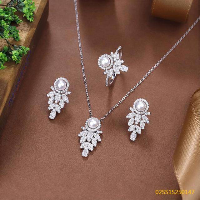 طقم قلادة من الفضة الإسترليني عيار 925 مرصعة بالزركون