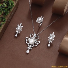 طقم قلادة من الفضة الإسترليني عيار 925 مرصعة بالزركون
