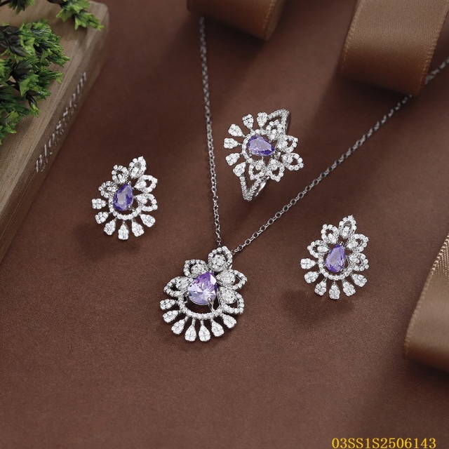 طقم قلادة من الفضة الإسترليني عيار 925 مرصعة بالزركون