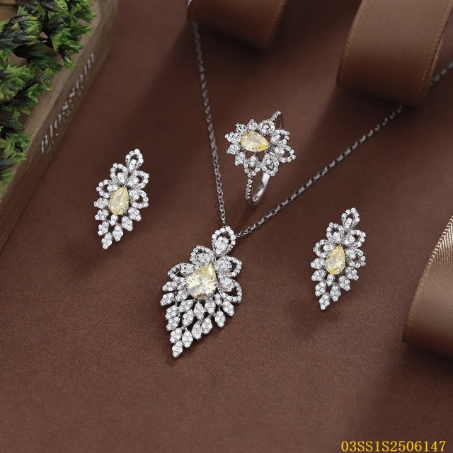 طقم قلادة من الفضة الإسترليني عيار 925 مرصعة بالزركون