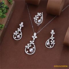 طقم قلادة من الفضة الإسترليني عيار 925 مرصعة بالزركون