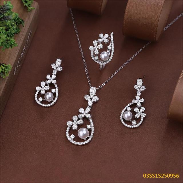 طقم قلادة من الفضة الإسترليني عيار 925 مرصعة بالزركون