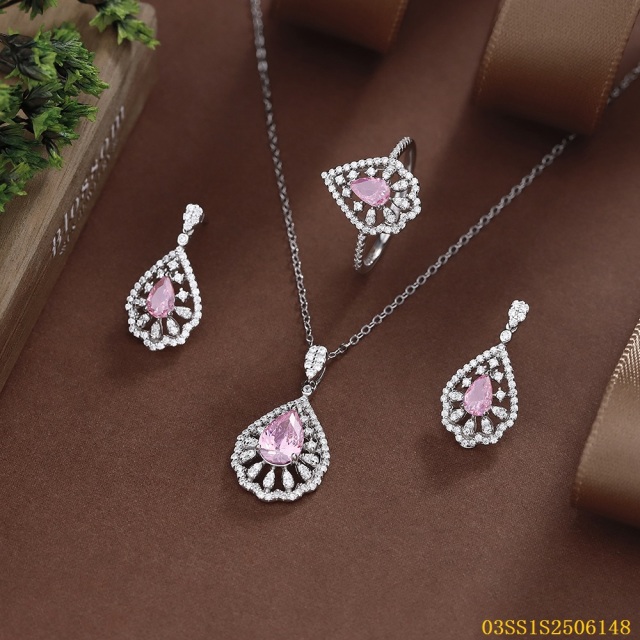طقم قلادة من الفضة الإسترليني عيار 925 مرصعة بالزركون