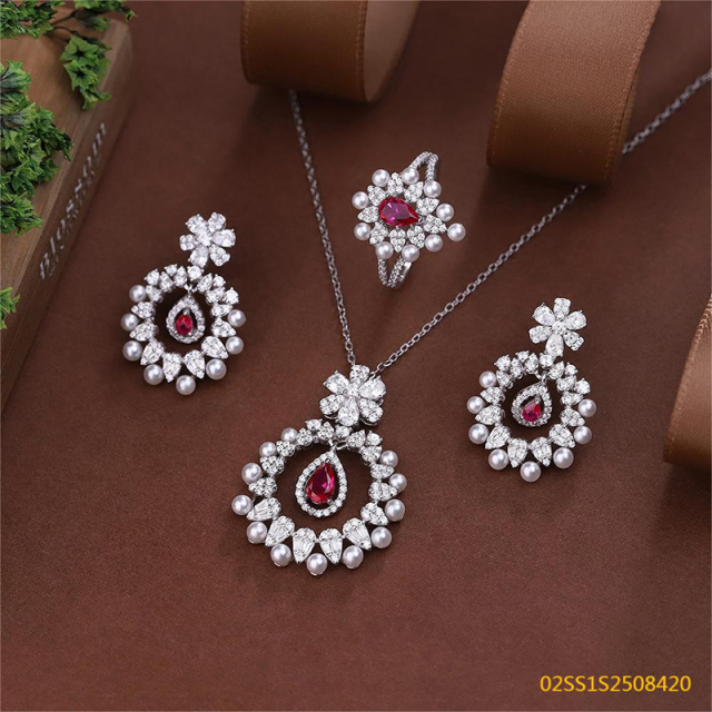 طقم قلادة من الفضة الإسترليني عيار 925 مرصعة بالزركون