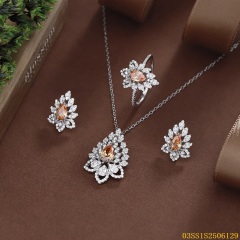 طقم قلادة من الفضة الإسترليني عيار 925 مرصعة بالزركون