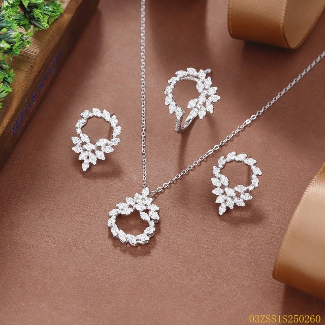 طقم قلادة من الفضة الإسترليني عيار 925 مرصعة بالزركون