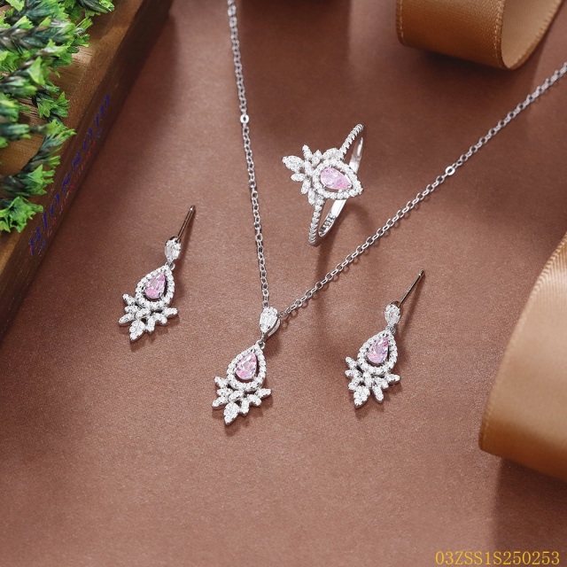 طقم قلادة من الفضة الإسترليني عيار 925 مرصعة بالزركون