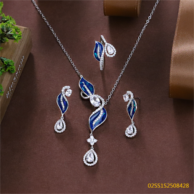 طقم قلادة من الفضة الإسترليني عيار 925 مرصعة بالزركون