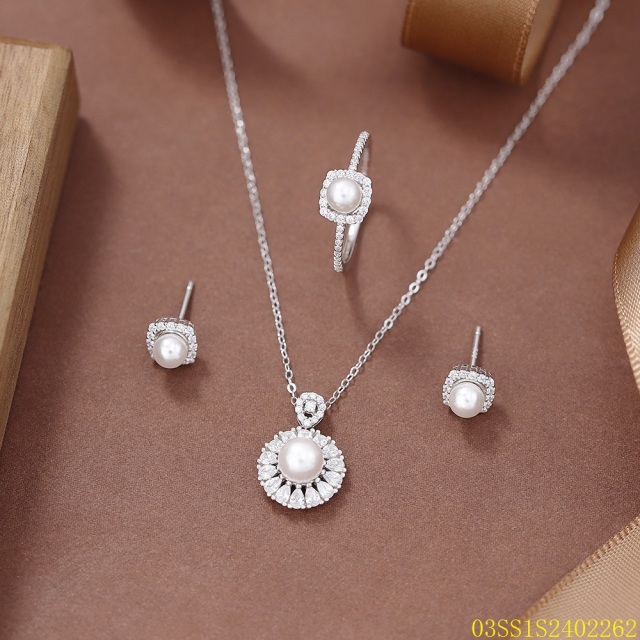 طقم قلادة من الفضة الإسترليني عيار 925 مرصعة بالزركون