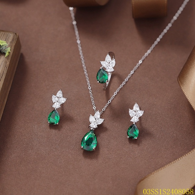 طقم قلادة من الفضة الإسترليني عيار 925 مرصعة بالزركون