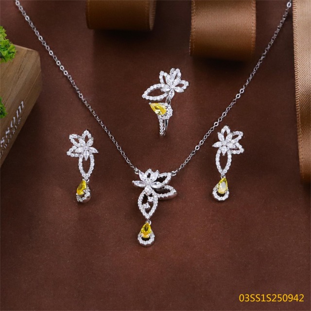 طقم قلادة من الفضة الإسترليني عيار 925 مرصعة بالزركون