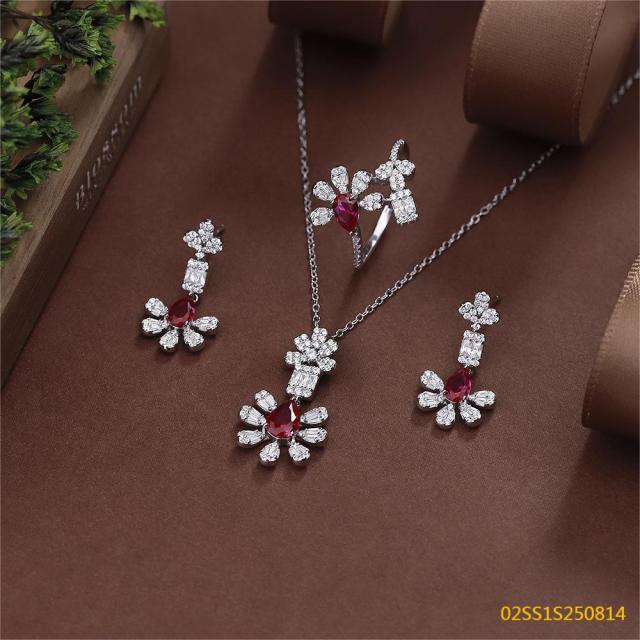 طقم قلادة من الفضة الإسترليني عيار 925 مرصعة بالزركون