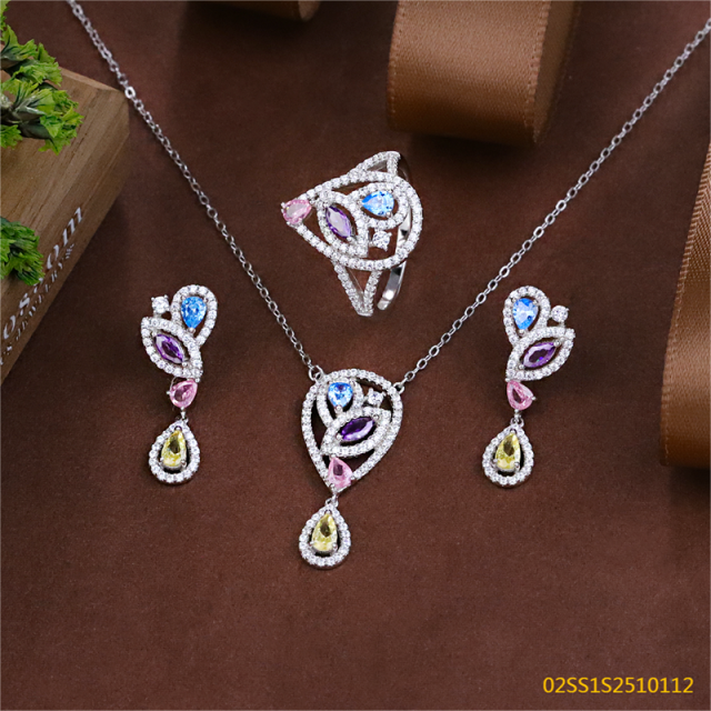 طقم قلادة من الفضة الإسترليني عيار 925 مرصعة بالزركون