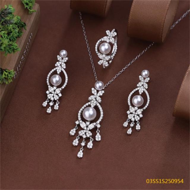 طقم عقد من الفضة الإسترليني عيار 925 مع اللؤلؤ