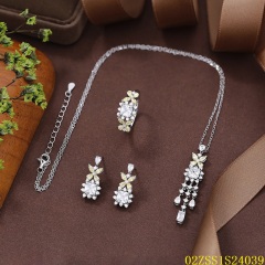 طقم قلادة من الفضة الإسترليني عيار 925 مرصعة بالزركون