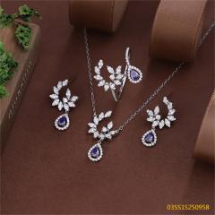 طقم قلادة من الفضة الإسترليني عيار 925 مرصعة بالزركون