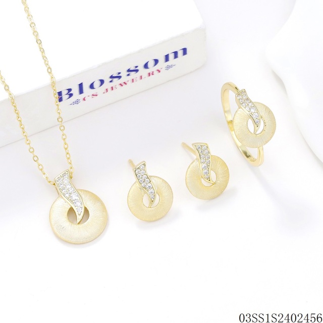 طقم قلادة من الفضة الإسترليني عيار 925 مطلية بالذهب ومرصعة بالزركون