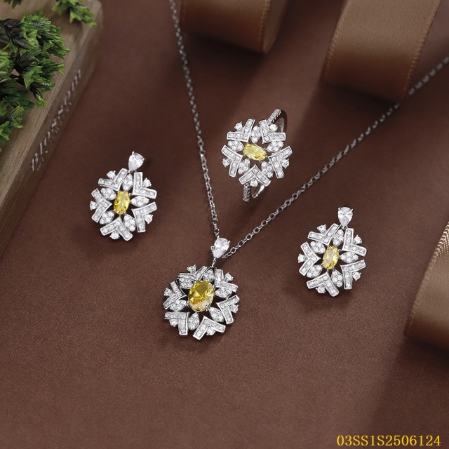 طقم قلادة من الفضة الإسترليني عيار 925 مرصعة بالزركون