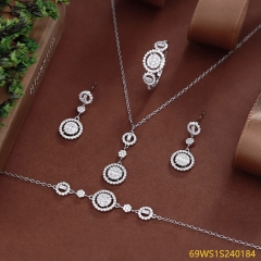 طقم مجوهرات مسائية من الفضة عيار 925 مرصع بالزركون