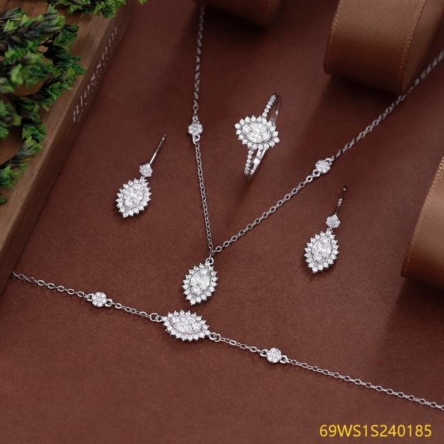 طقم مجوهرات مسائية من الفضة عيار 925 مرصع بالزركون