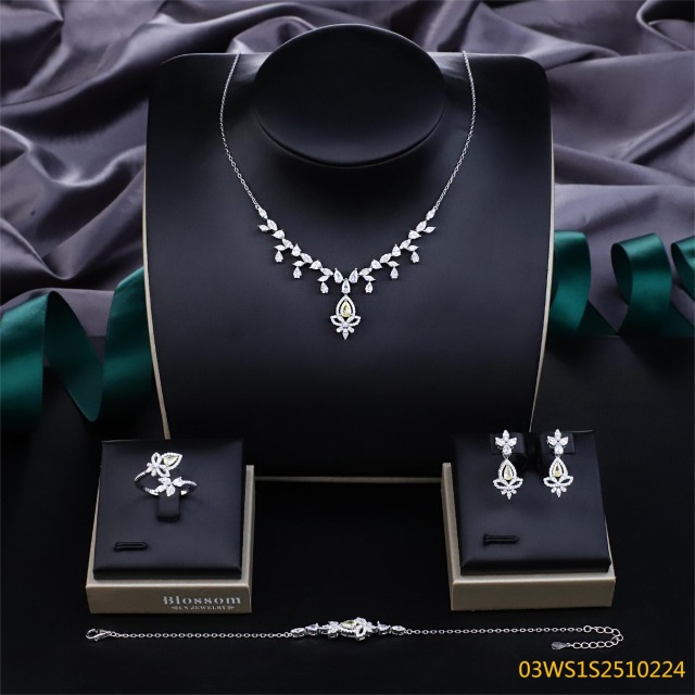 طقم مجوهرات مسائية من الفضة عيار 925 مرصع بالزركون