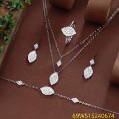 طقم مجوهرات مسائية من الفضة عيار 925 مرصع بالزركون