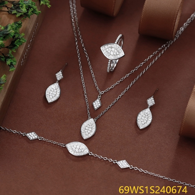 طقم مجوهرات مسائية من الفضة عيار 925 مرصع بالزركون