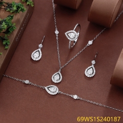 طقم مجوهرات مسائية من الفضة عيار 925 مرصع بالزركون