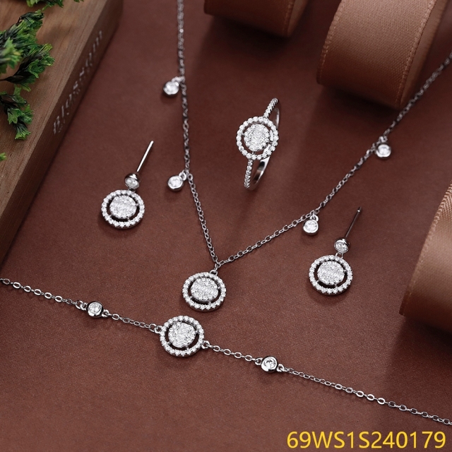 طقم مجوهرات مسائية من الفضة عيار 925 مرصع بالزركون