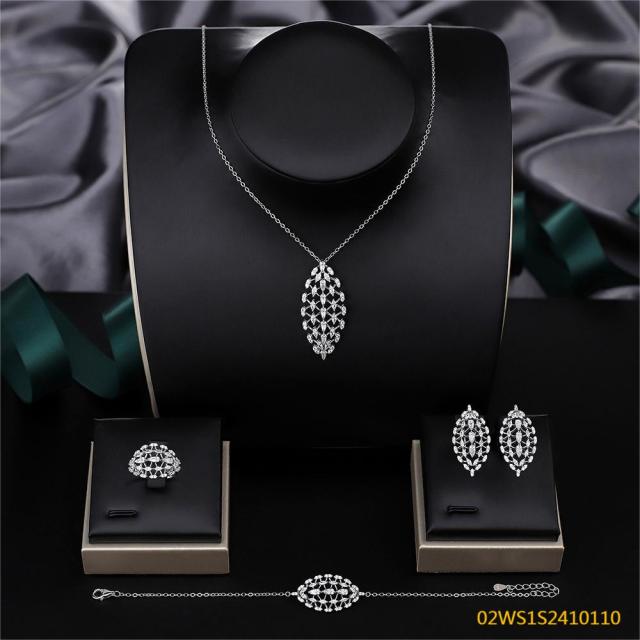 طقم مجوهرات مسائية من الفضة عيار 925 مرصع بالزركون