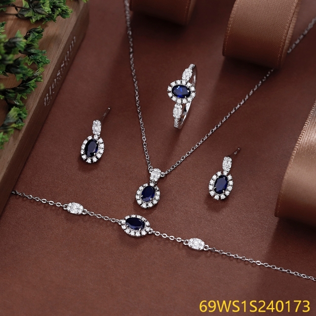 طقم مجوهرات مسائية من الفضة عيار 925 مرصع بالزركون