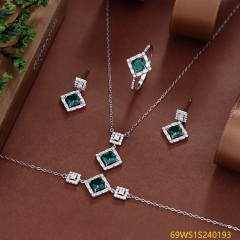 طقم مجوهرات مسائية من الفضة عيار 925 مرصع بالزركون