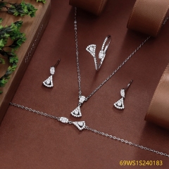 طقم مجوهرات مسائية من الفضة عيار 925 مرصع بالزركون