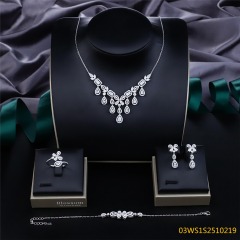 طقم مجوهرات مسائية من الفضة عيار 925 مرصع بالزركون