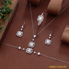 طقم مجوهرات مسائية من الفضة عيار 925 مرصع بالزركون