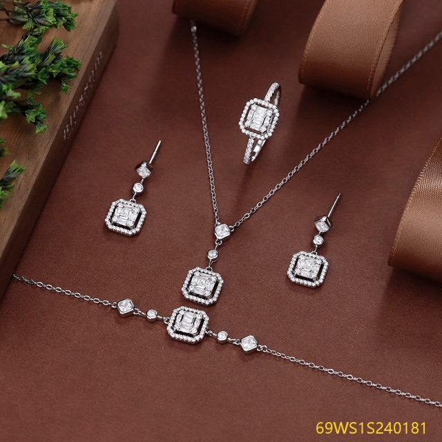 طقم مجوهرات مسائية من الفضة عيار 925 مرصع بالزركون