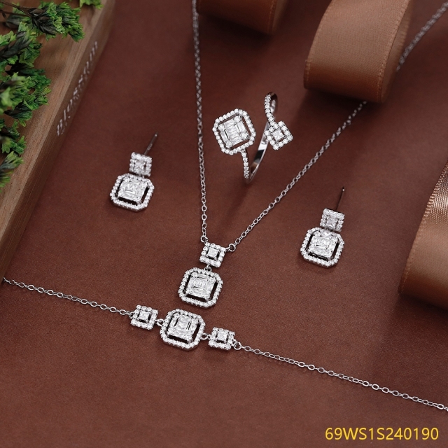 طقم مجوهرات مسائية من الفضة عيار 925 مرصع بالزركون