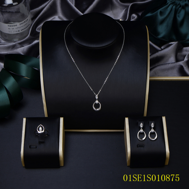 طقم مجوهرات من سلسلة رفيعة من الفضة عيار 925