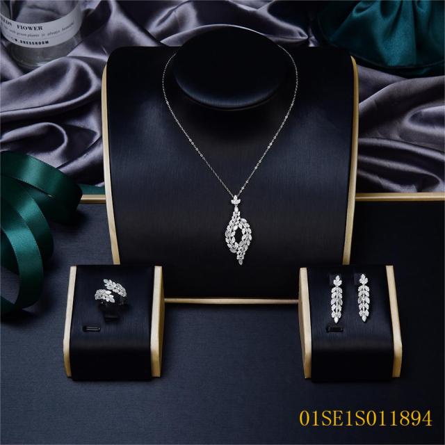 طقم مجوهرات من سلسلة رفيعة من الفضة عيار 925