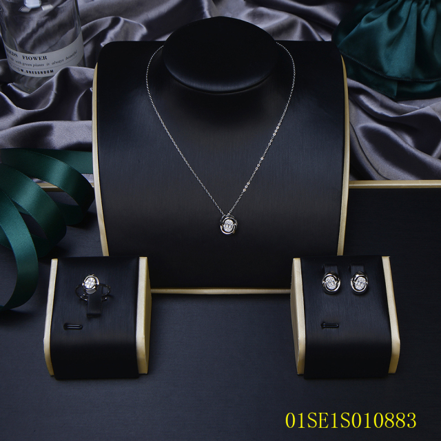طقم مجوهرات من سلسلة رفيعة من الفضة عيار 925