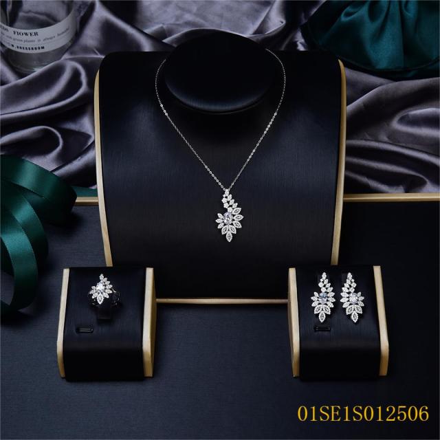 طقم مجوهرات من سلسلة رفيعة من الفضة عيار 925