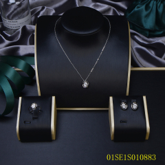طقم مجوهرات من سلسلة رفيعة من الفضة عيار 925