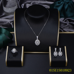 طقم مجوهرات من سلسلة رفيعة من الفضة عيار 925