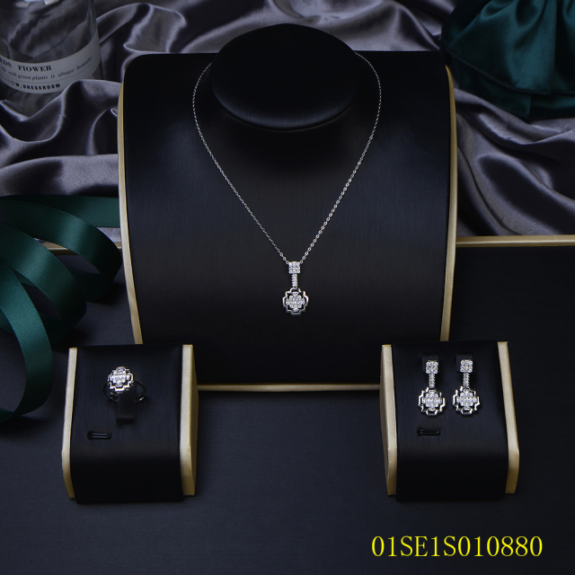 طقم مجوهرات من سلسلة رفيعة من الفضة عيار 925