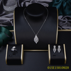 طقم مجوهرات من سلسلة رفيعة من الفضة عيار 925