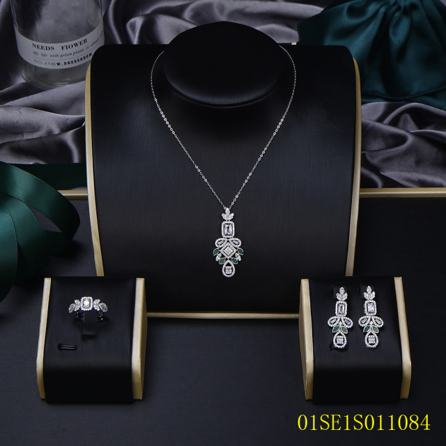 طقم مجوهرات من سلسلة رفيعة من الفضة عيار 925