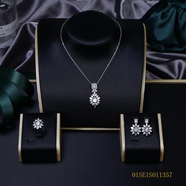 طقم مجوهرات من سلسلة رفيعة من الفضة عيار 925