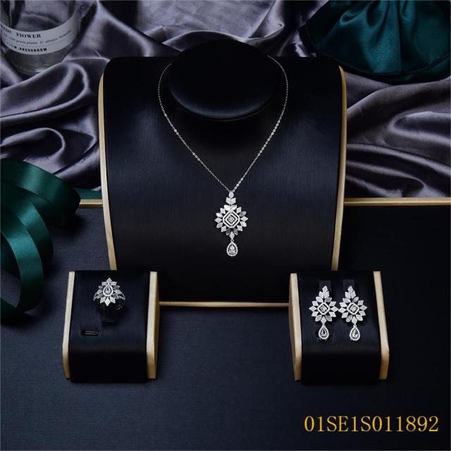 طقم مجوهرات من سلسلة رفيعة من الفضة عيار 925