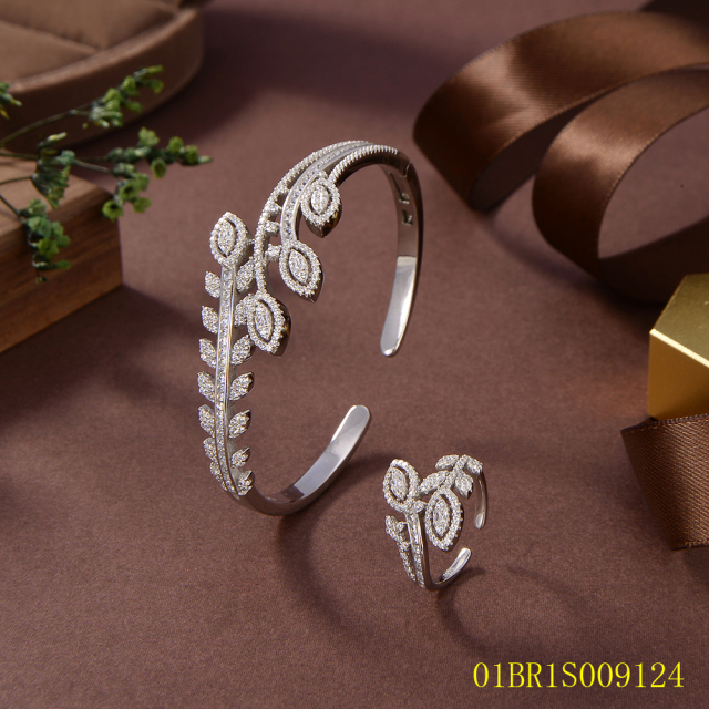 طقم اسوارة وخاتم من الفضة عيار 925